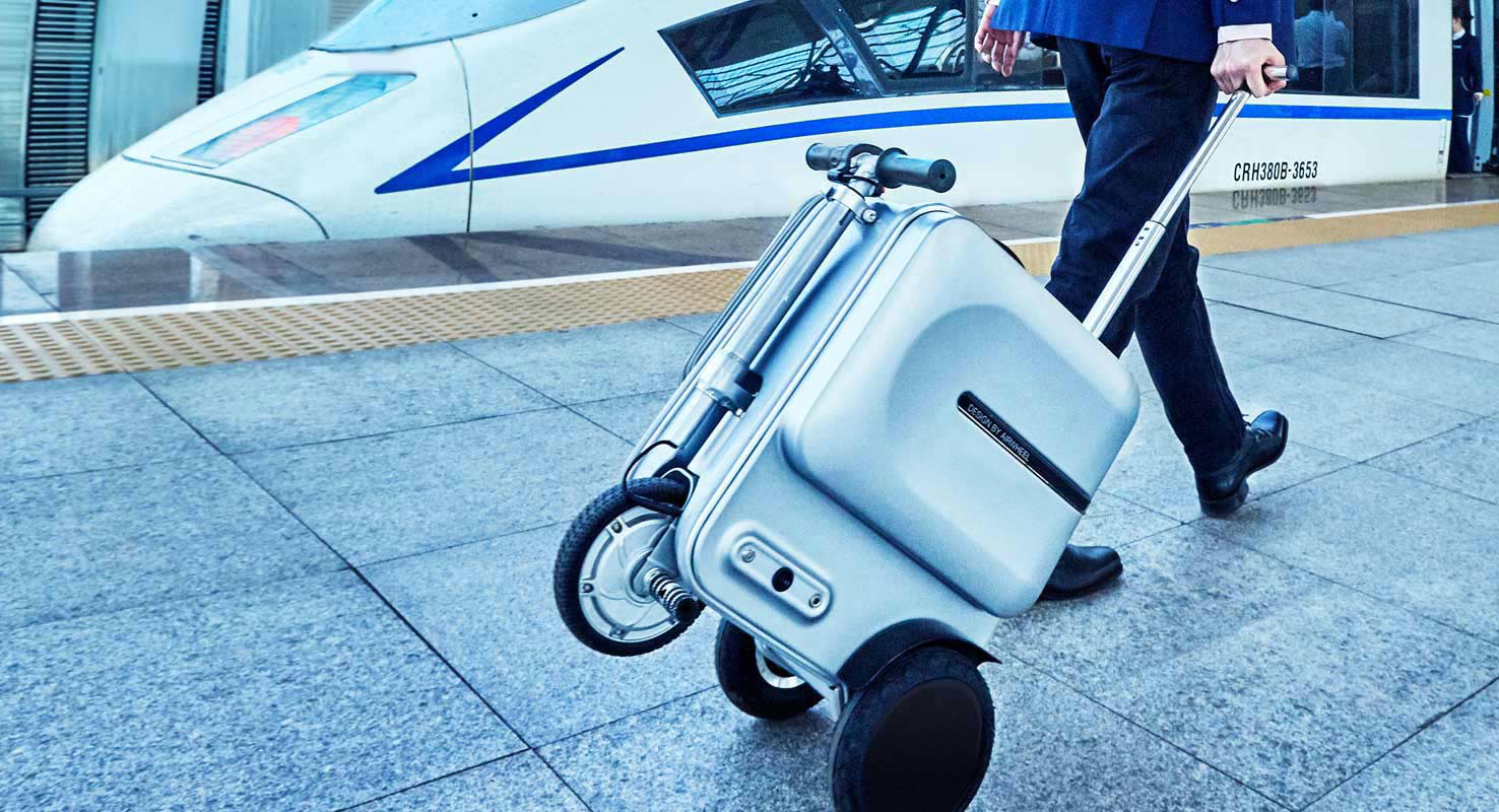 Airwheel SE3 fully functional drag along suitcase